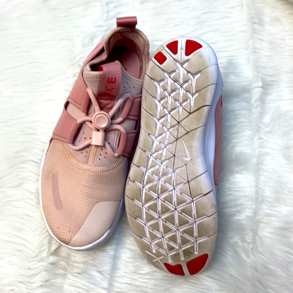 ❤️NIKE RUNNING SHOE❤️ - Picture 3 of 6
